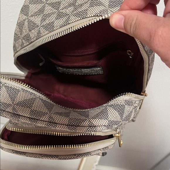 Geometric Patterned Crossbody Bag - Picture 3 of 4